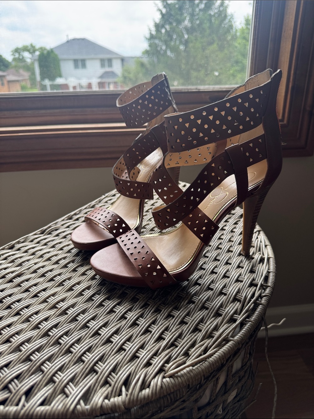 Jessica Simpson strappy heal